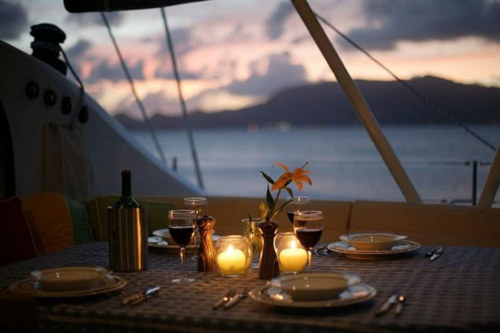 Dinner on a Yacht in Mumbai at Gateway of India